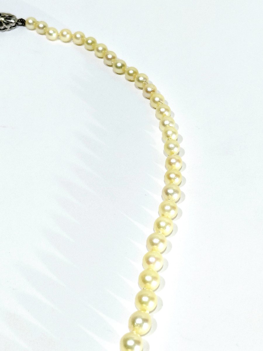 Collier de perles et fermoir en or blanc-photo-2