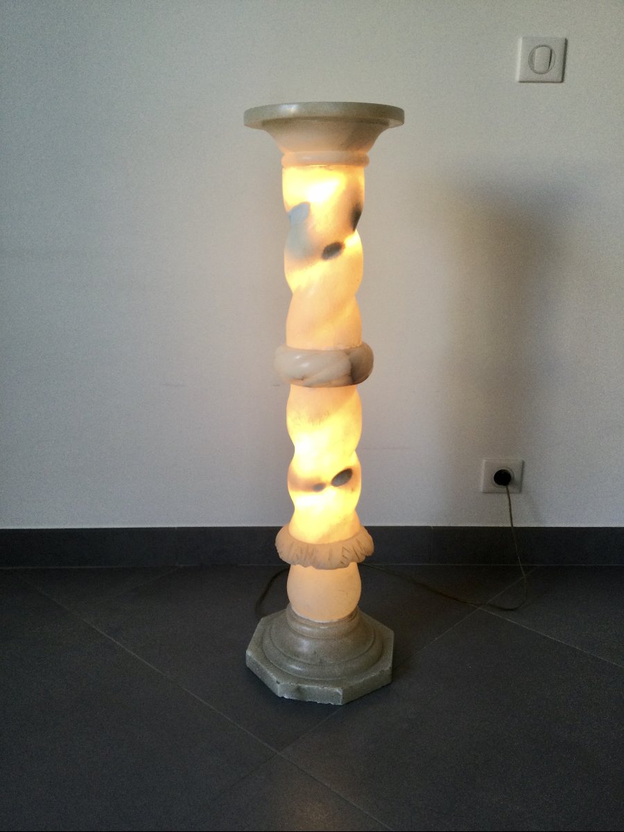 Colone En Albâtre