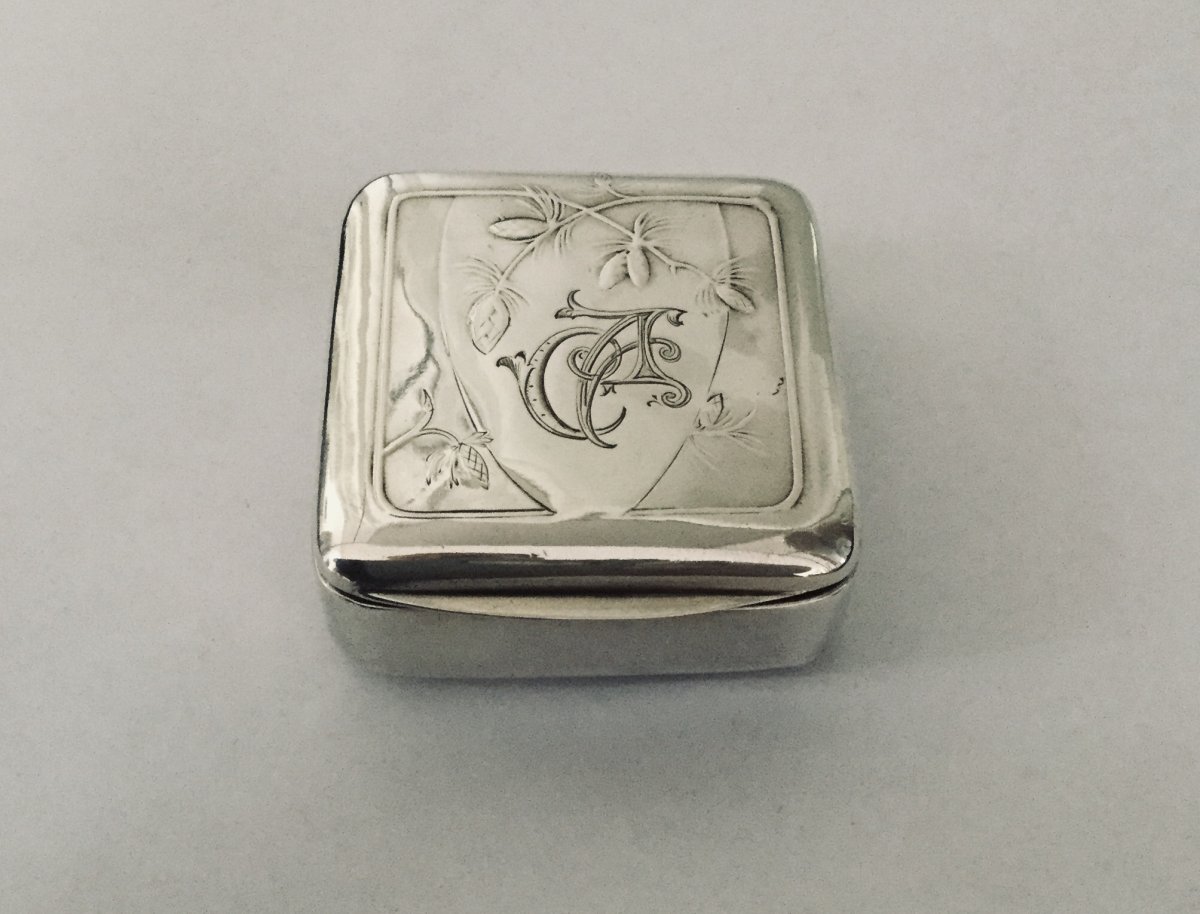 Art Nouveau Pill Box In Silver And Vermeil-photo-2