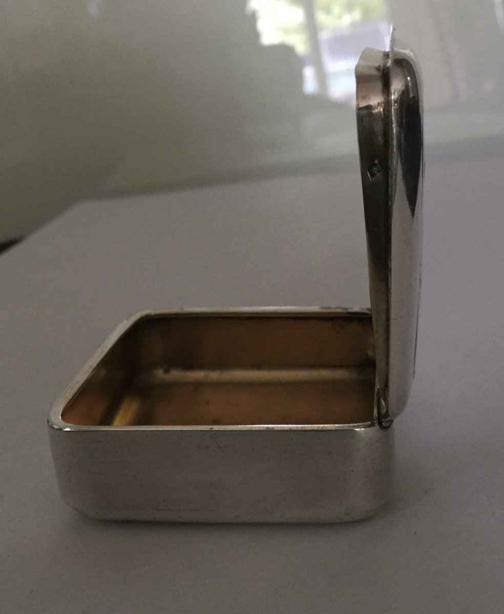 Art Nouveau Pill Box In Silver And Vermeil-photo-3