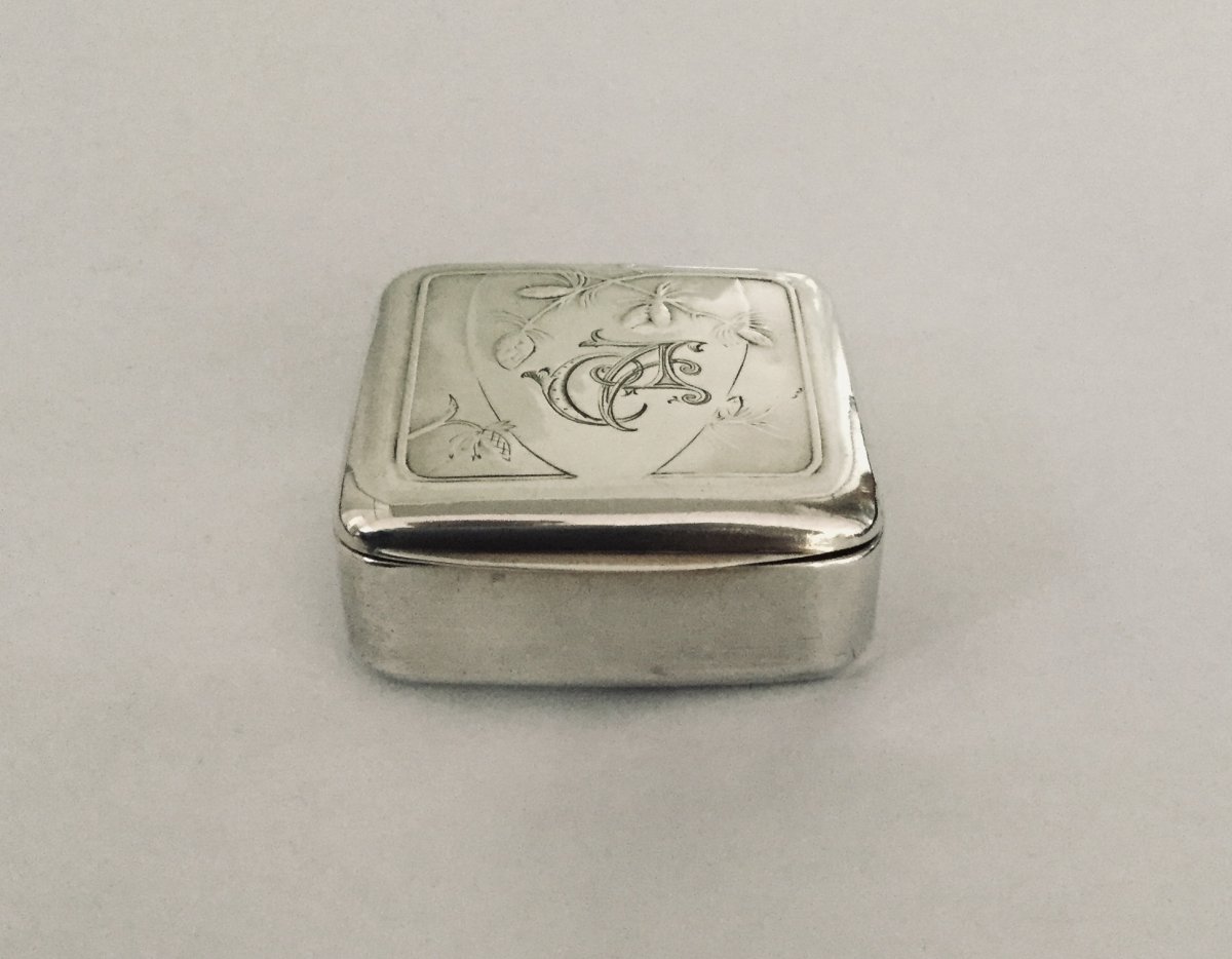 Art Nouveau Pill Box In Silver And Vermeil-photo-4