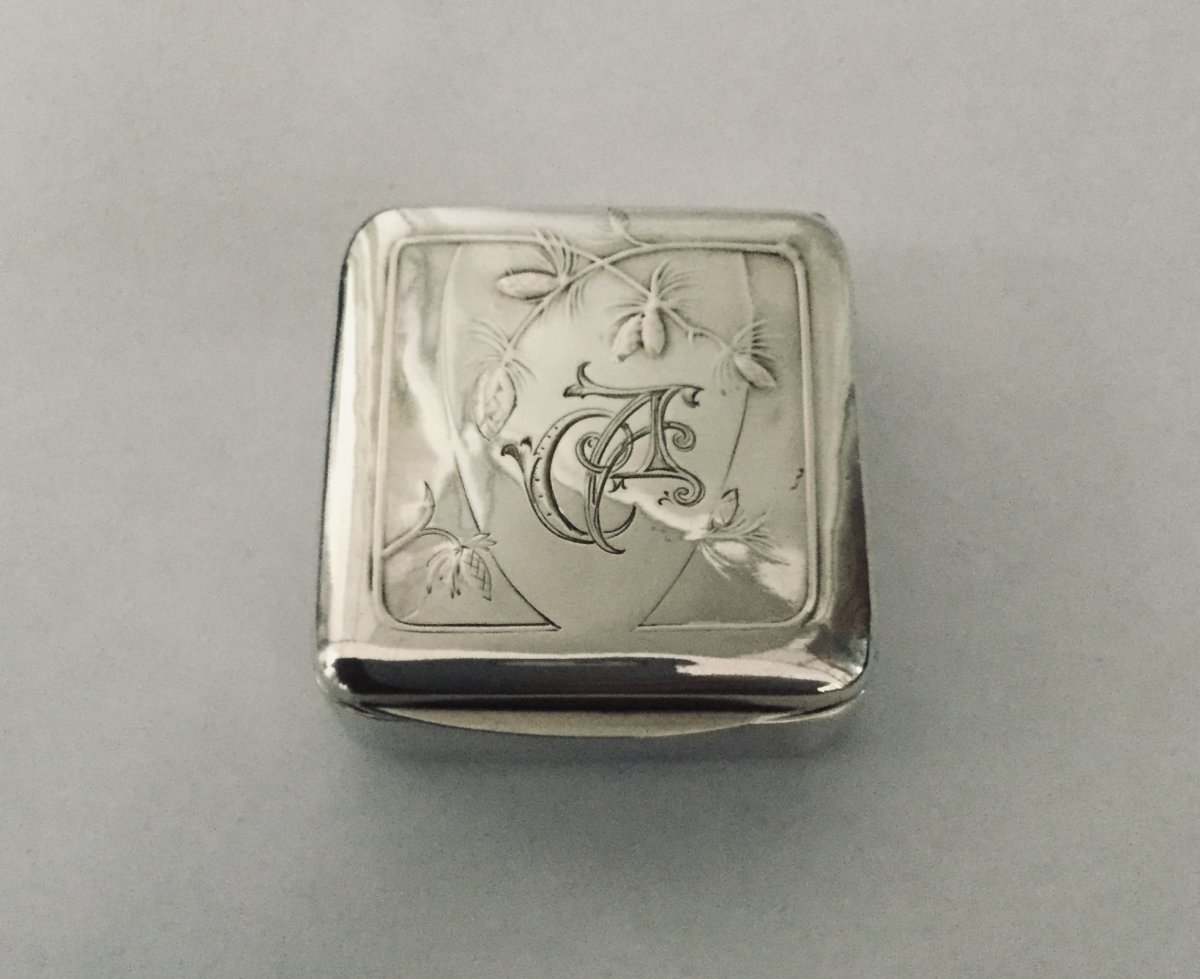 Boîte à Pilules Art Nouveau En Argent et Vermeil 