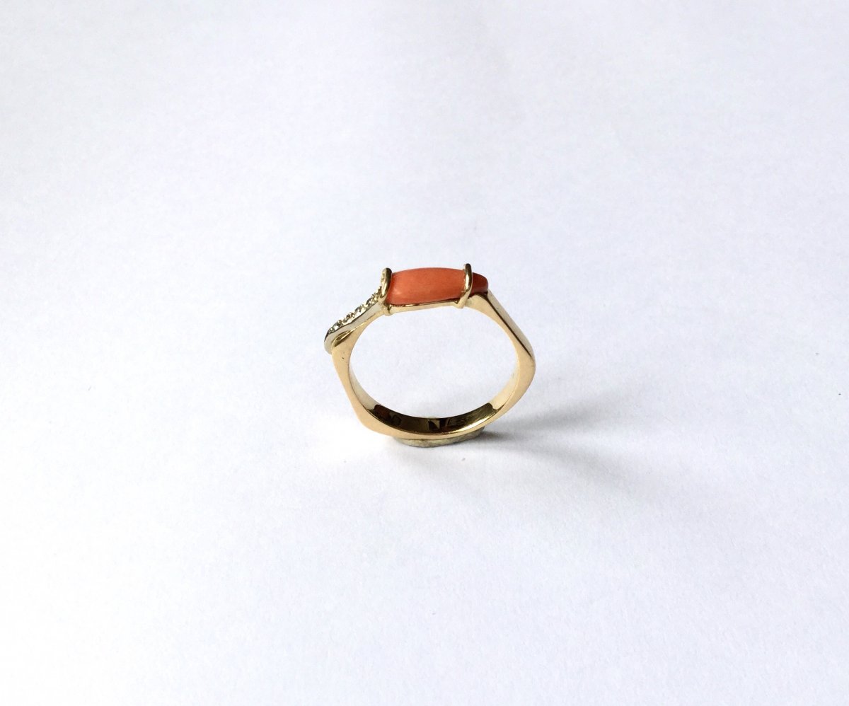 Coral Gold Ring And Diamonds