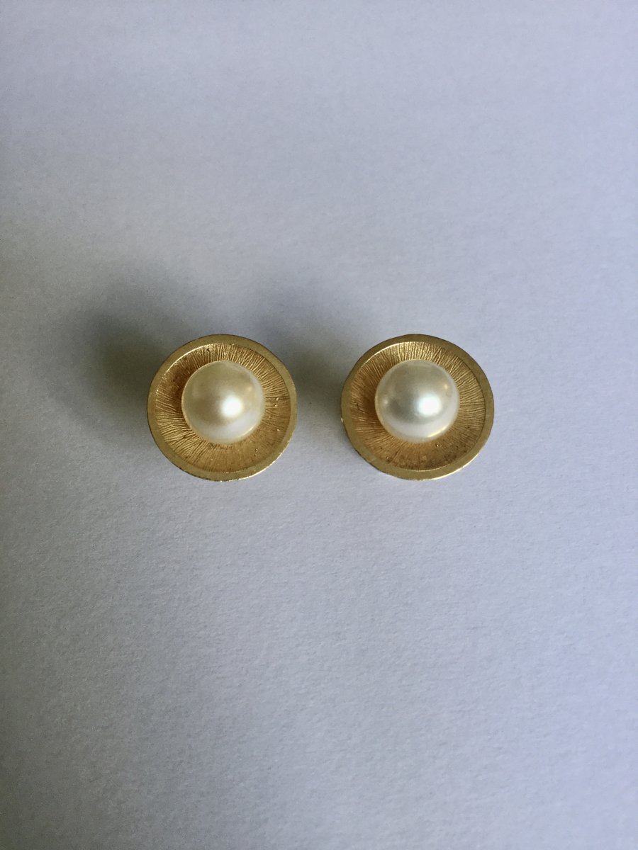 Pair Of Gold And Pearl Earrings-photo-4