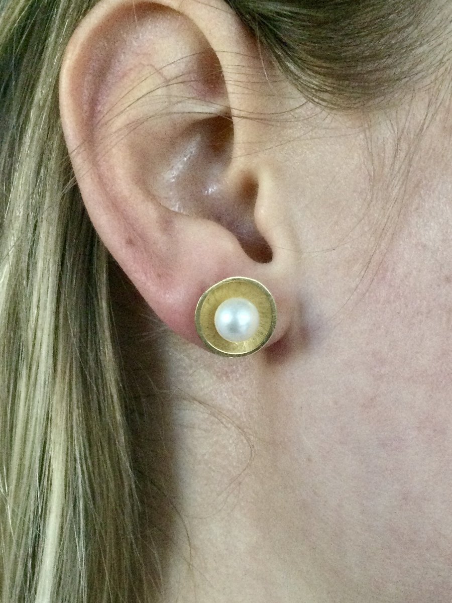 Pair Of Gold And Pearl Earrings-photo-6