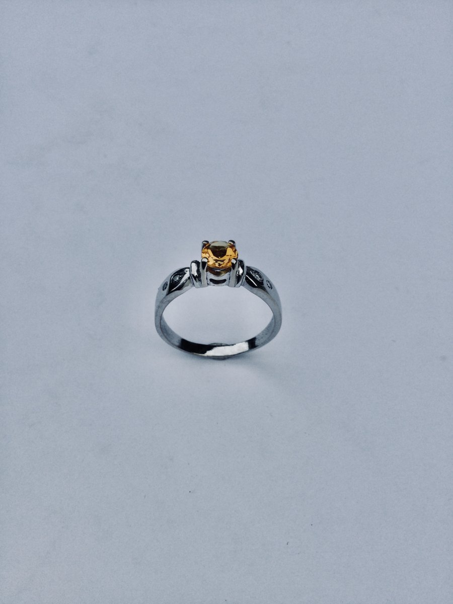 Bague En Or Blanc Diamants Et Citrine 