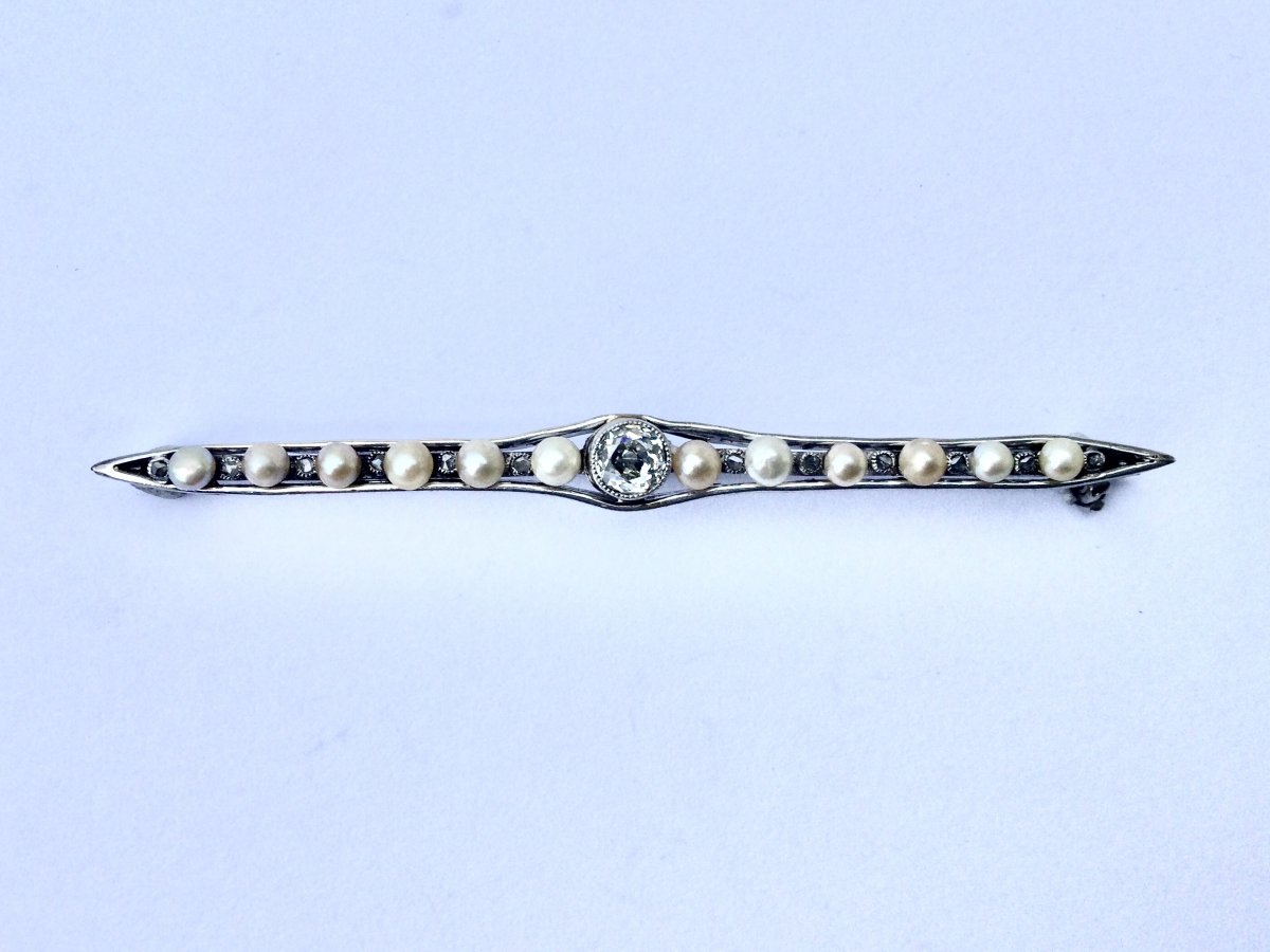 Brooch In White Gold, Diamonds And Pearls