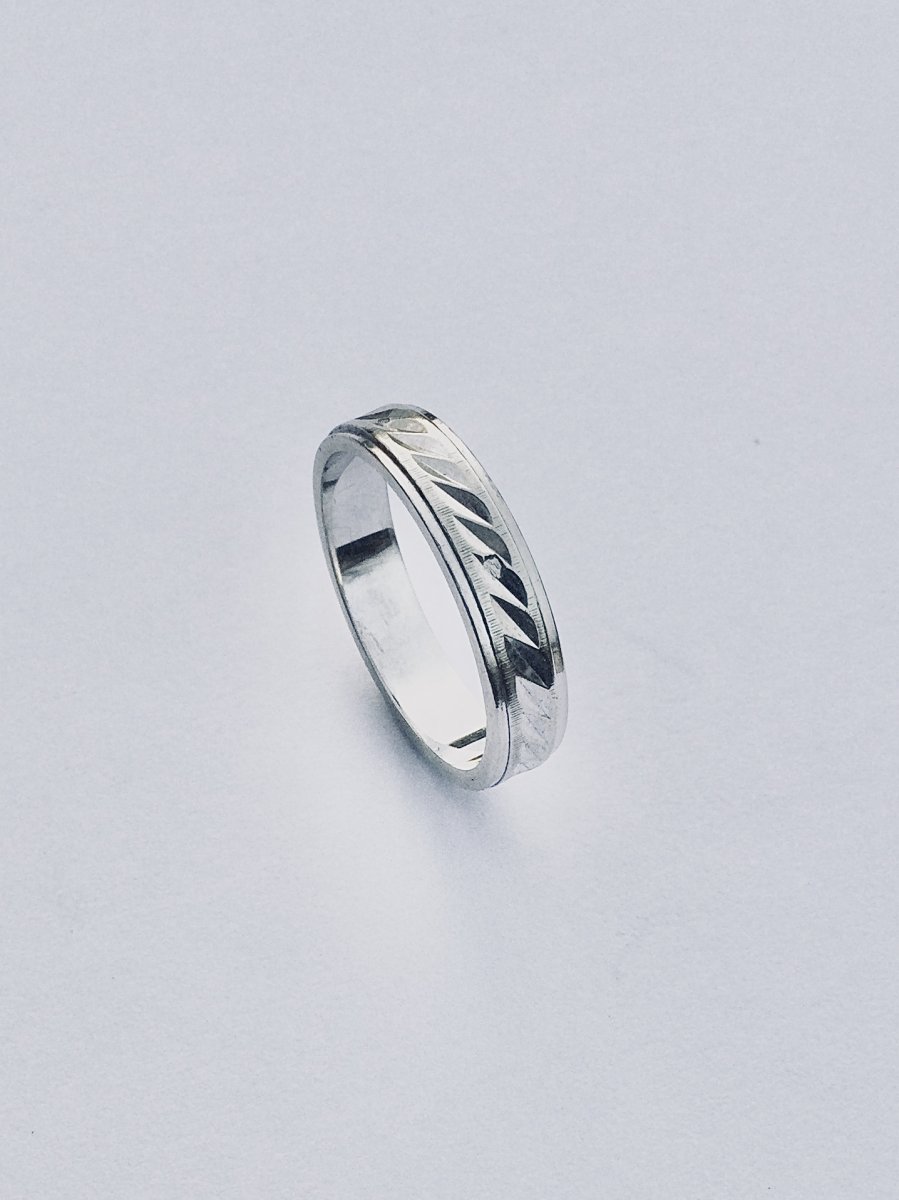 Alliance Ring In White Gold