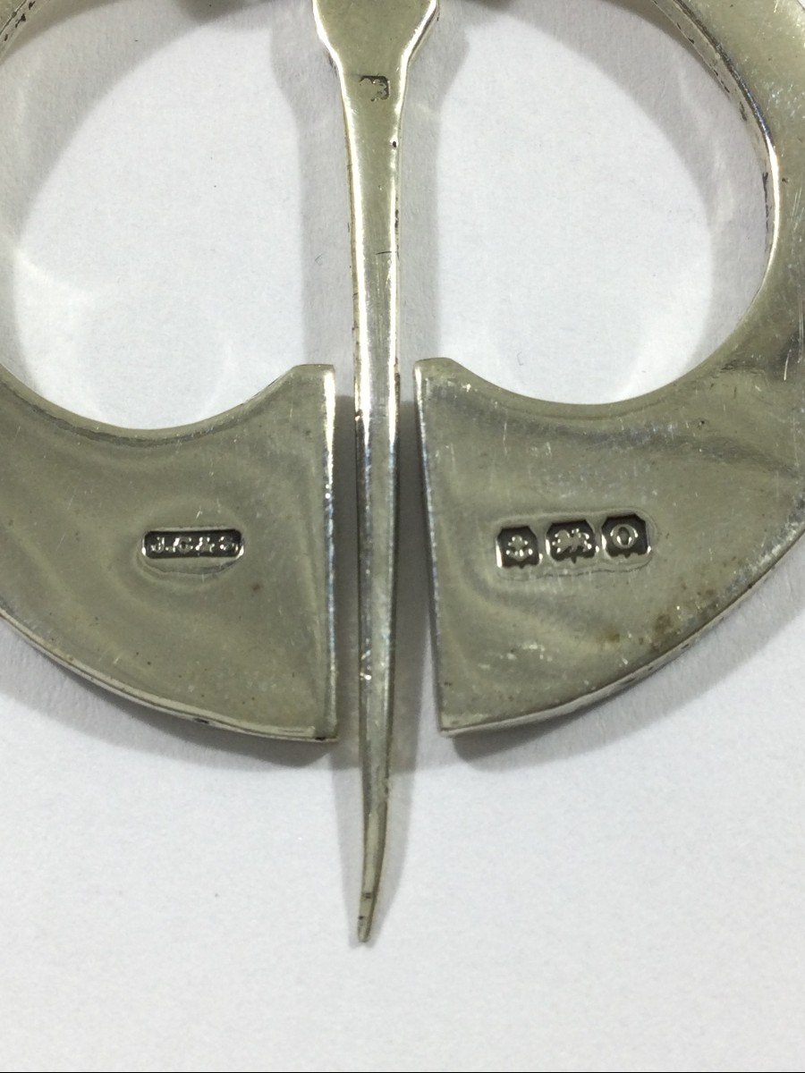 Angleterre - Fibule En Argent -photo-1