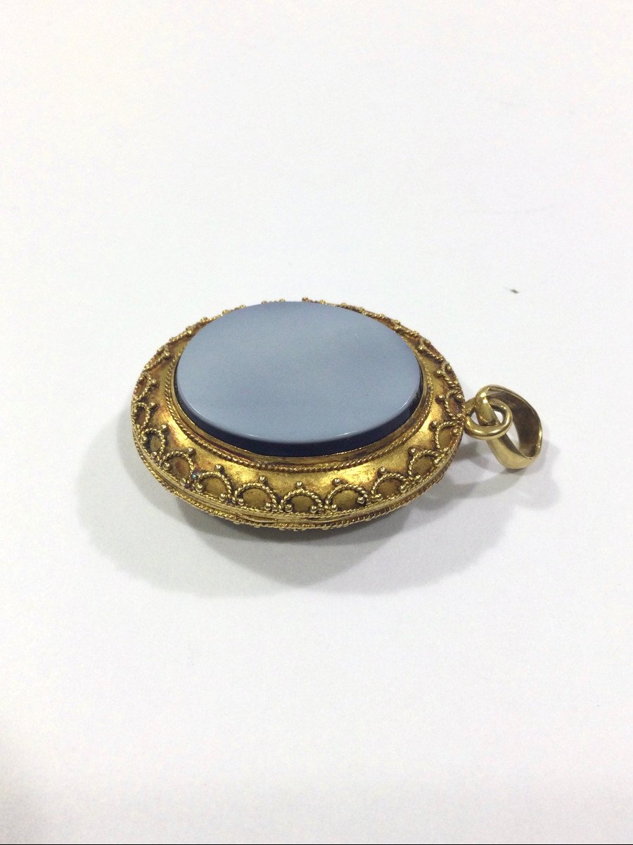Photo Pendant In Gold And Onyx-photo-2