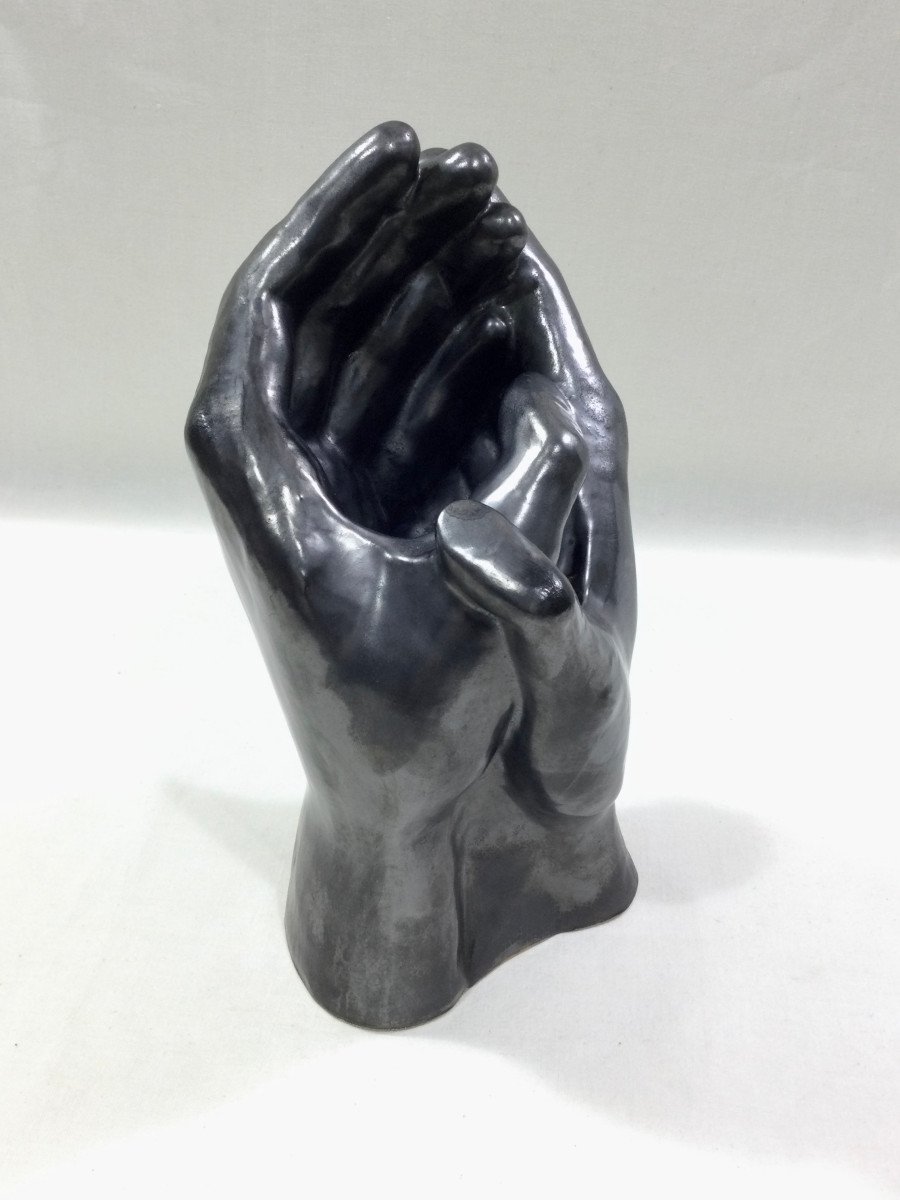 Vase With Intertwined Hands-photo-2