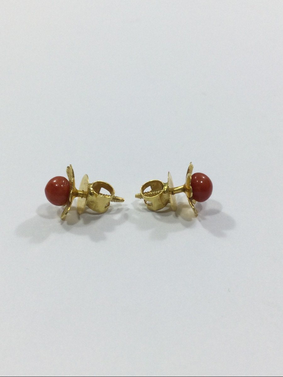 Pair Of Gold And Coral Earrings-photo-4