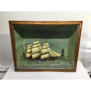 Diorama Avec Maquette De Bateau Trois Mâts 