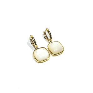 Paire de boucle d’oreilles en or et nacre