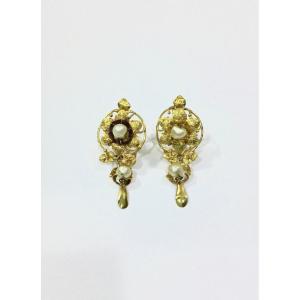 Pair Of Gold And Pearl Earring