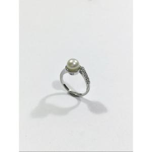 Ring In White Gold Pearl And Diamonds