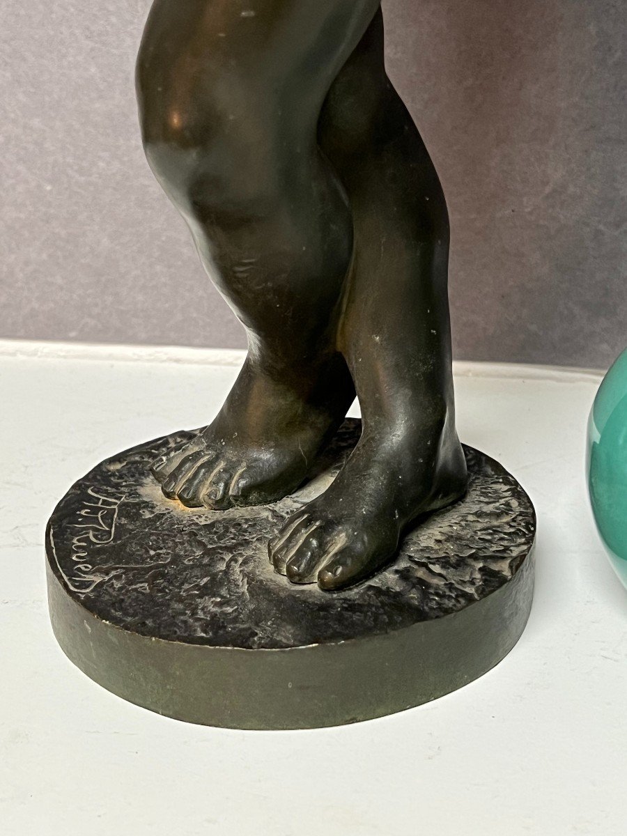 Jolie Petite Statue d'Un Garçon Nu, En Bronze Massif à Patine Verdâtre, signé RIVES-photo-2