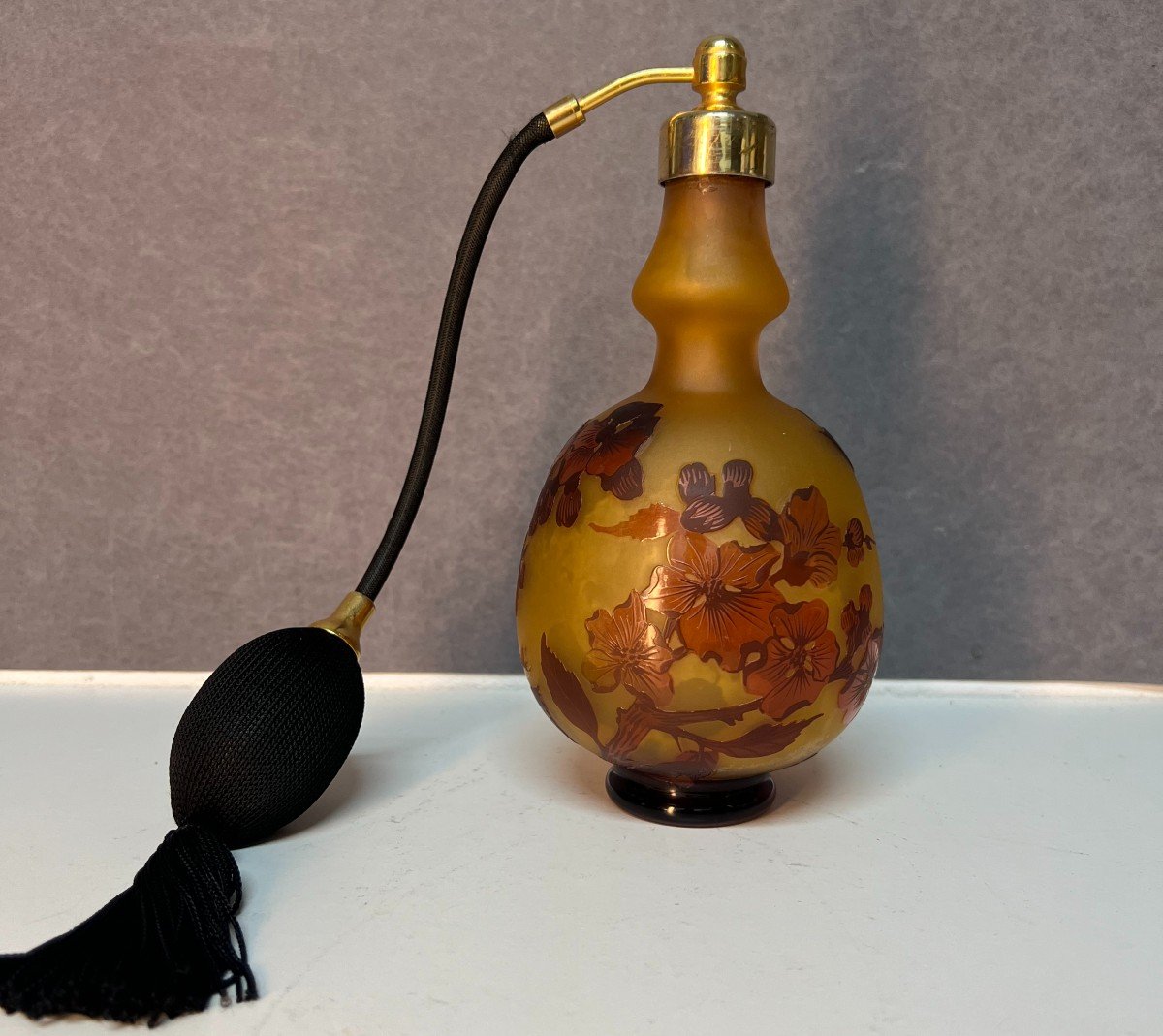 Emile Gallé,  Pulvérisateur En Pâte De Verre Multicouche Dégagé A l'Acide Vers 1900