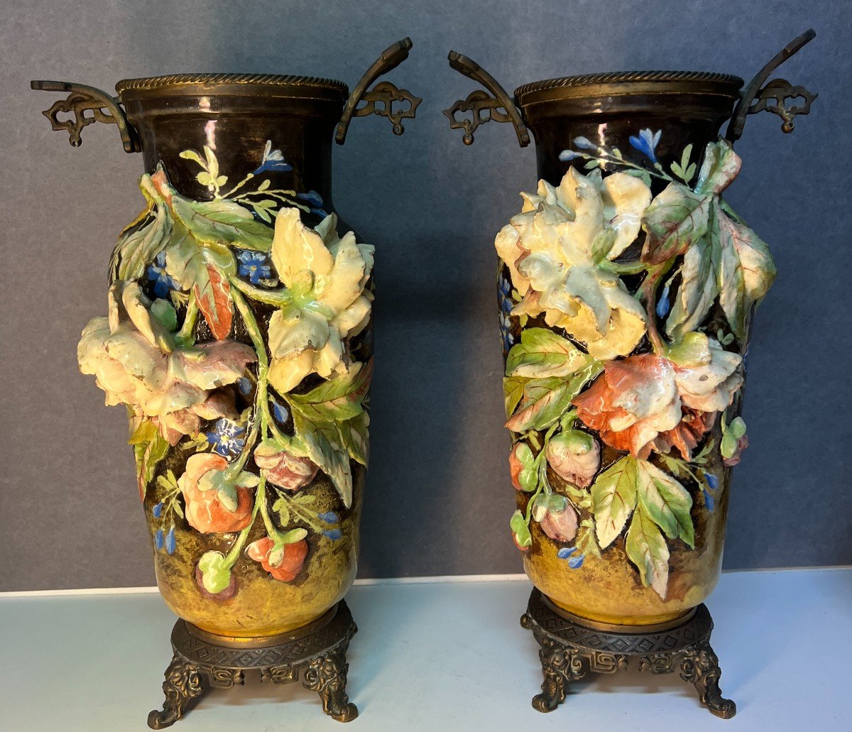 Paire De Vases Ancien En Faïence Barbotine Polycgrome,  Dlg De Edouard Gilles, XIXe