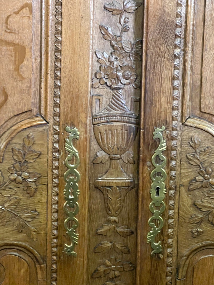 Very Beautiful And Old Norman Wedding Wardrobe, Bolbec, In Solid Blond Oak From The 19th Century -photo-4