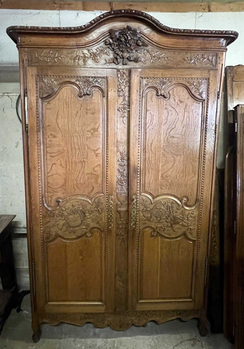 Very Beautiful And Old Norman Wedding Wardrobe, Bolbec, In Solid Blond Oak From The 19th Century 
