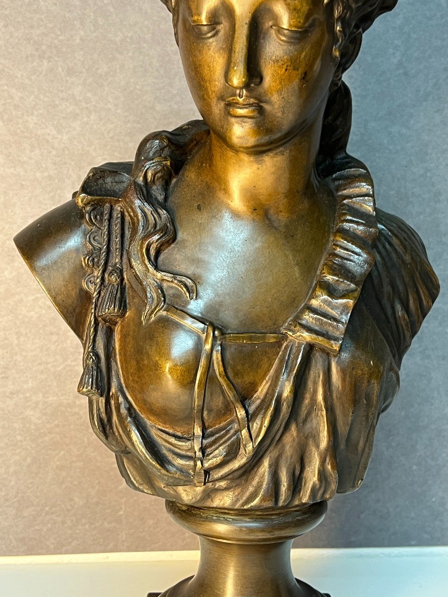 Bronze Sculpture Represents A Bust Of An Elegant Woman, Signed By The Artist Eugène Rousseau-photo-4