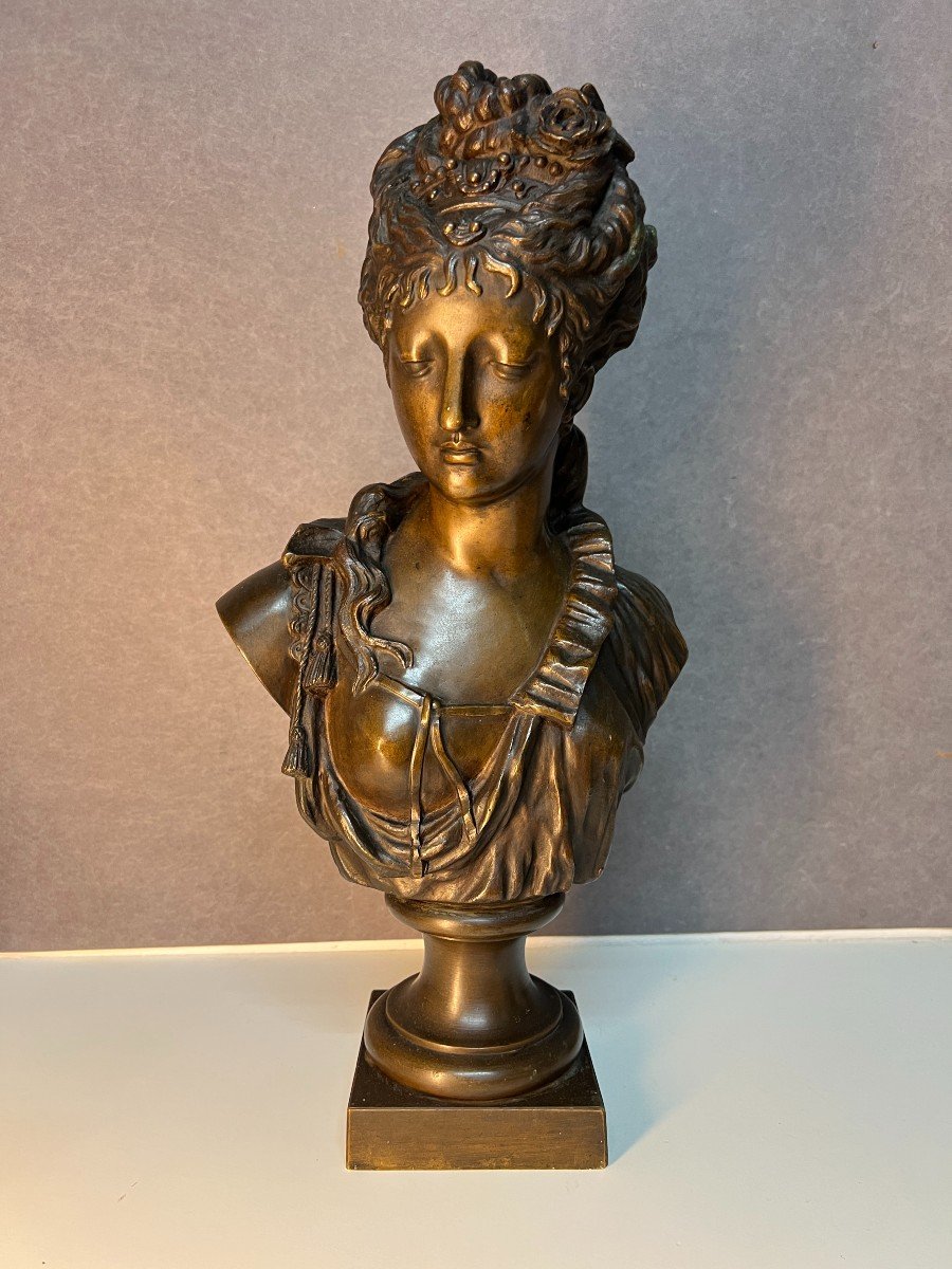 Bronze Sculpture Represents A Bust Of An Elegant Woman, Signed By The Artist Eugène Rousseau
