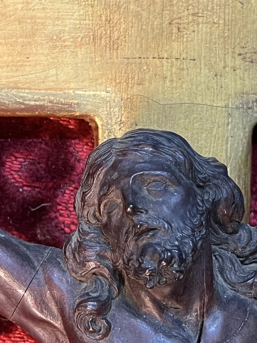 Christ XVIIIe siècle en bois sculpté, probablement en buis, cadre en bois doré-photo-4
