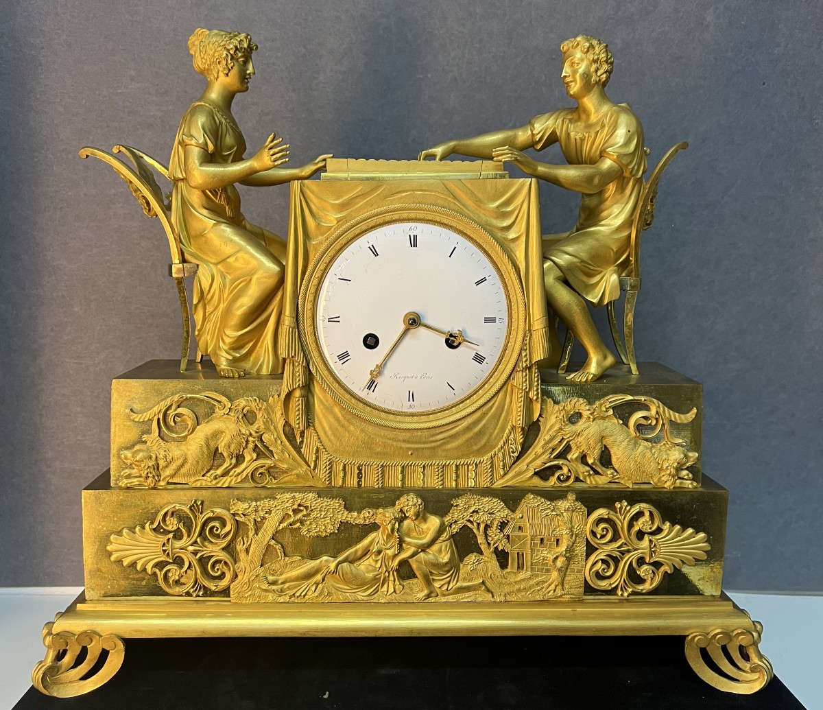 Rocquet à Paris, pendule en bronze doré au mercure, style Empire du XVIIIe siècle, jeu de dame