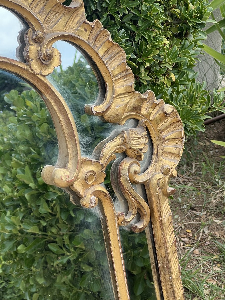 Miroird de style Régence à Parecloses, en bois et stuc doré, fin XIXe Siècle, H 117 x  L 73 cm-photo-2