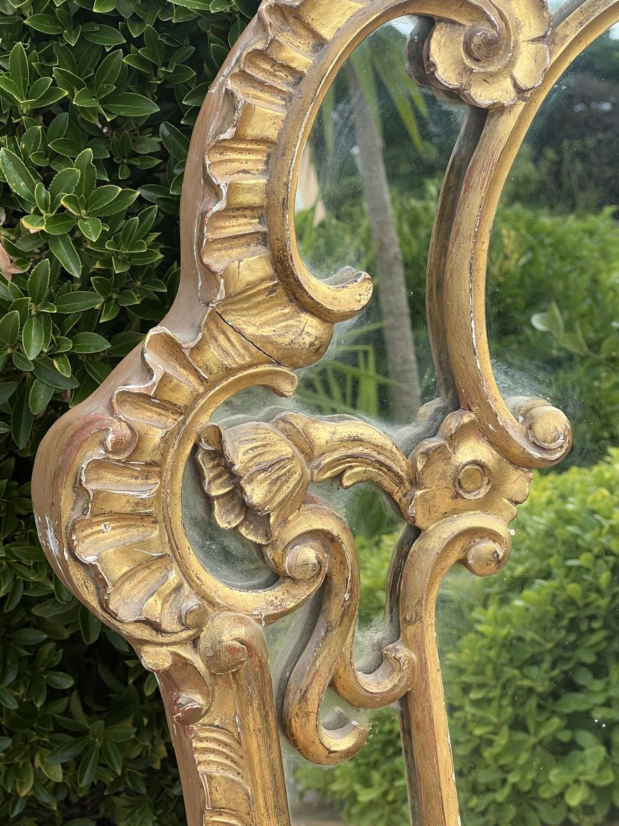 Miroird de style Régence à Parecloses, en bois et stuc doré, fin XIXe Siècle, H 117 x  L 73 cm-photo-4