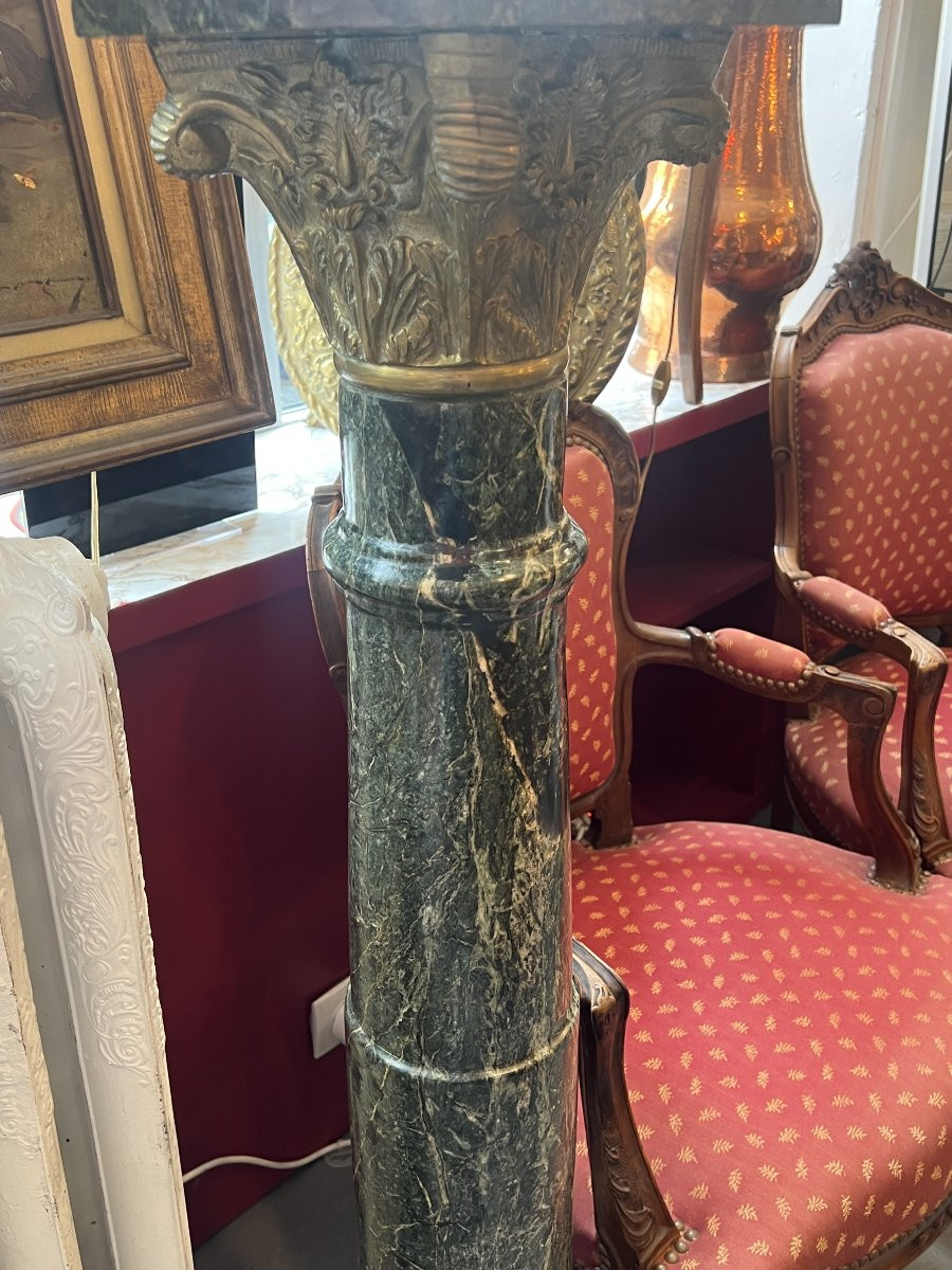 Grande colonne en marbre de portor et ornement en laiton doré, époque XIXe siècle-photo-1