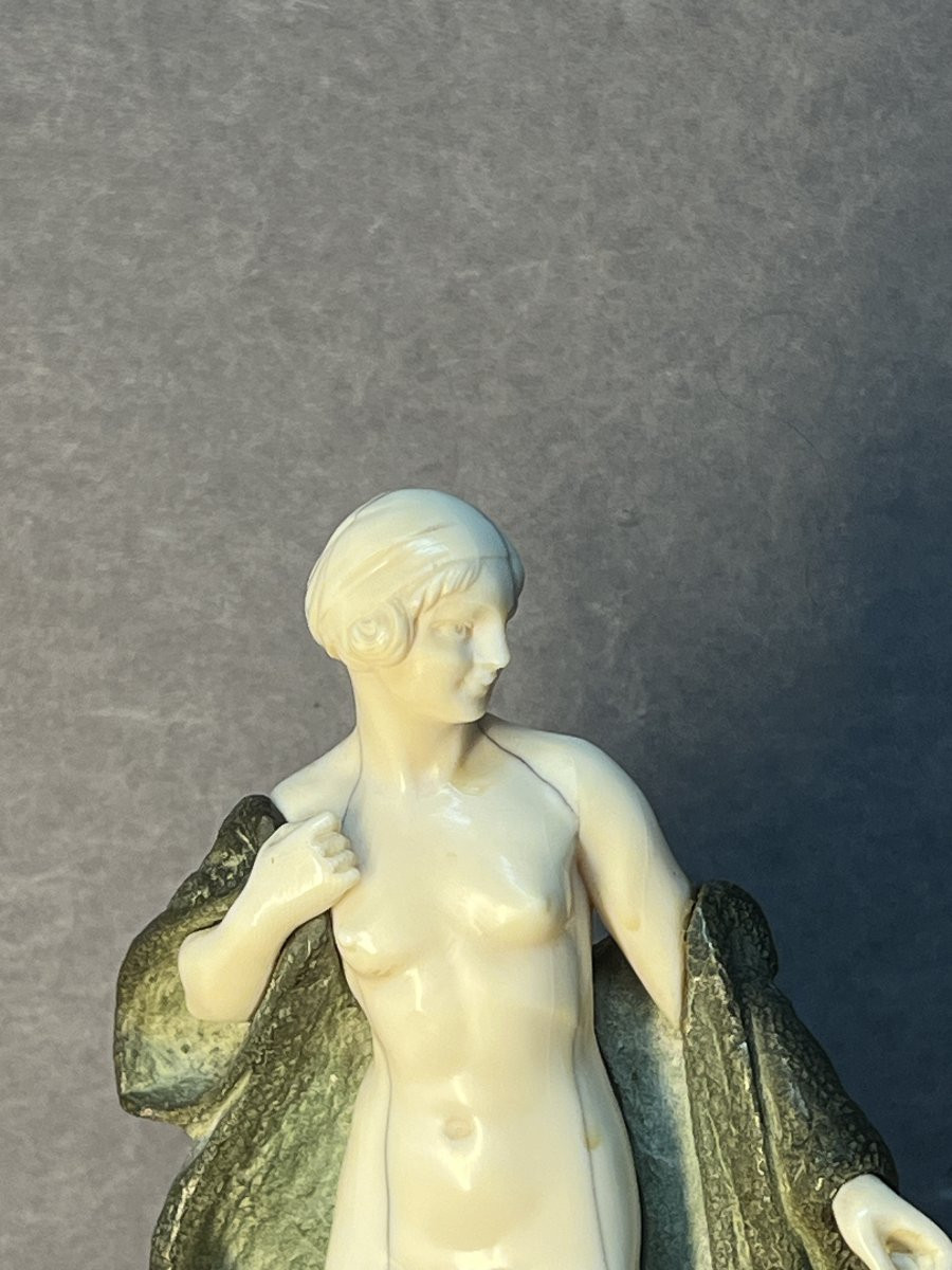 Joé Descomps (1869-1950 ) Sculpture chriséléphantine, jeune femme nue au manteau, 1925 art déco-photo-2