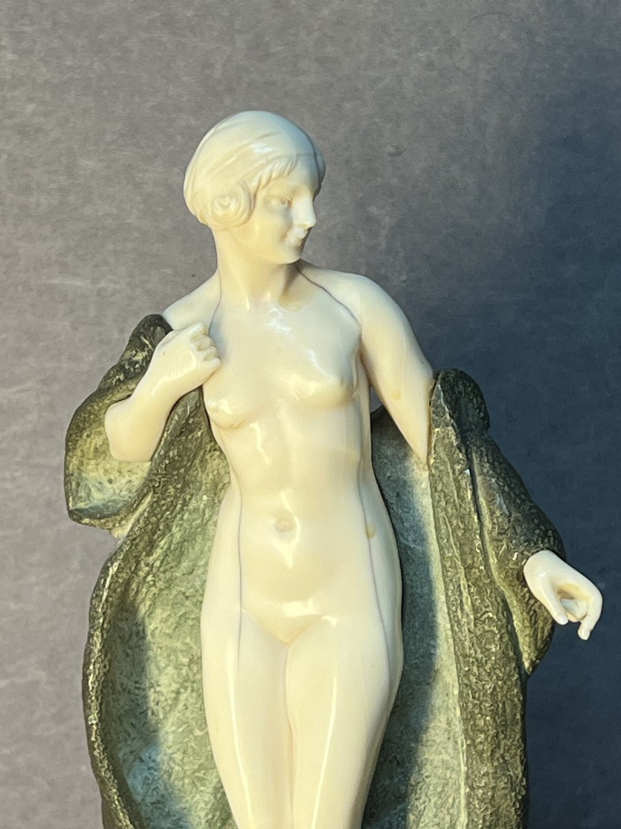 Joé Descomps (1869-1950 ) Sculpture chriséléphantine, jeune femme nue au manteau, 1925 art déco-photo-3