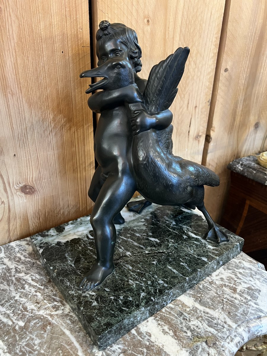 Sculpture en bronze du début du XXe siècle représentant un garçon avec une oie-photo-3