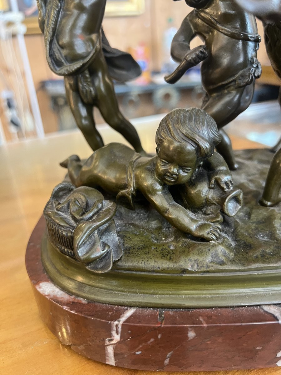 Groupe de putti musiciens en bronze du 19ème siècle sur socle en marbre, signé Claudion-photo-1