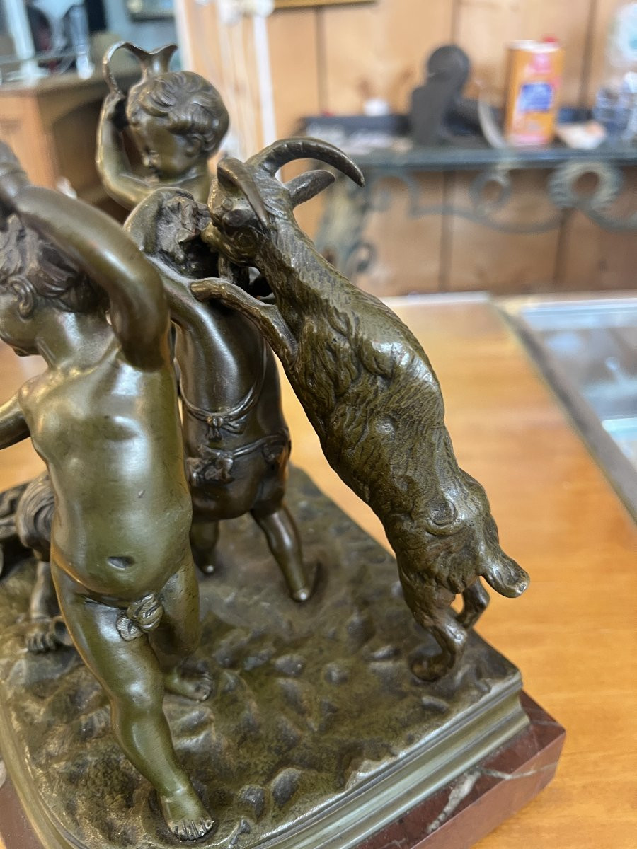 Groupe de putti musiciens en bronze du 19ème siècle sur socle en marbre, signé Claudion-photo-3