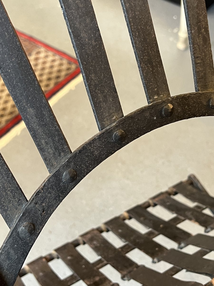 Série de 4 chaises pliantes jardin en fer forgé et riveté, époque XIXe siècle, modèle Napoléon-photo-4