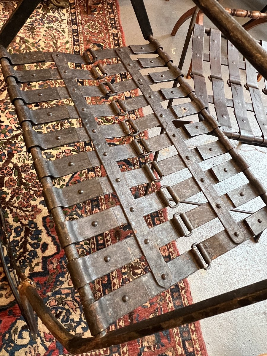 Série de 4 chaises pliantes jardin en fer forgé et riveté, époque XIXe siècle, modèle Napoléon-photo-4