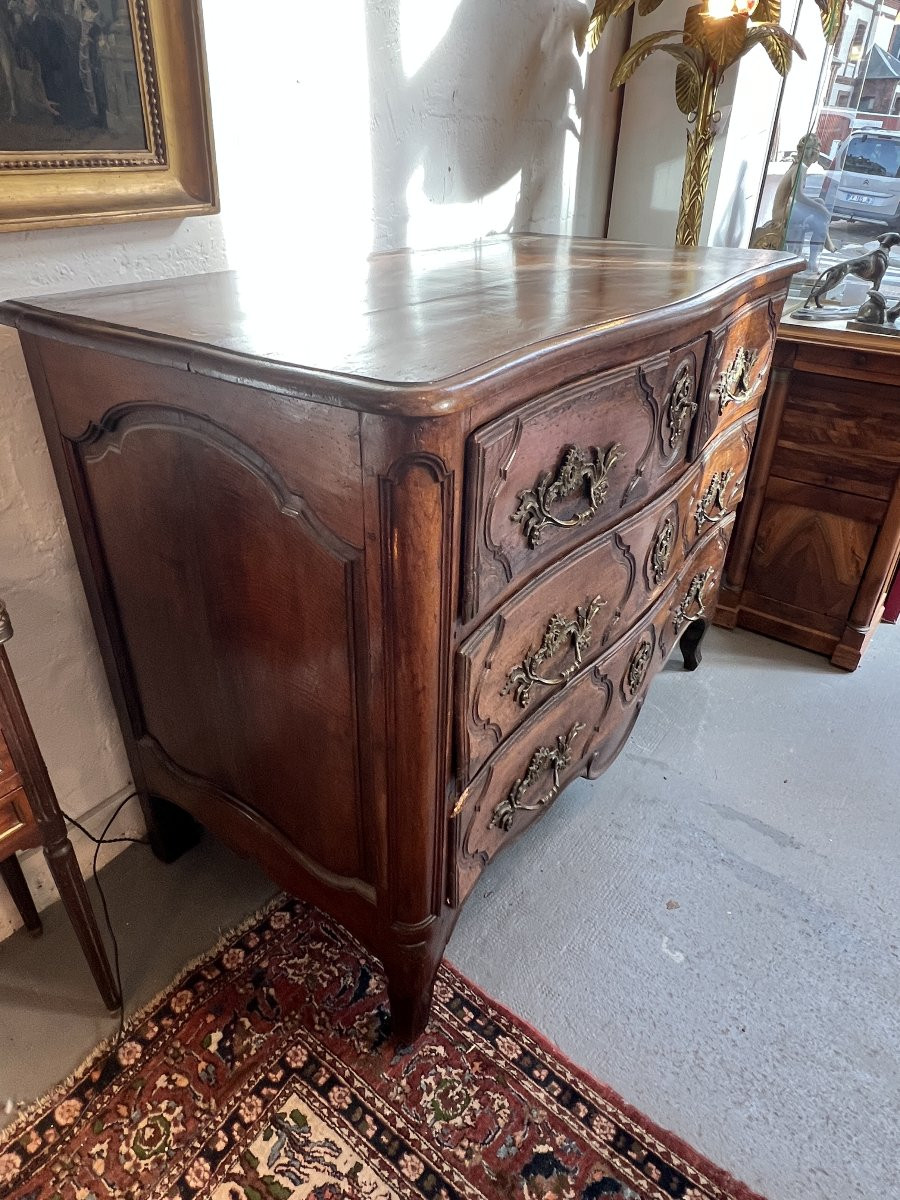 Importante commode Parisienne  en noyer datant du XVIIIe siècle, ouvrant par 5 tiroirs -photo-1