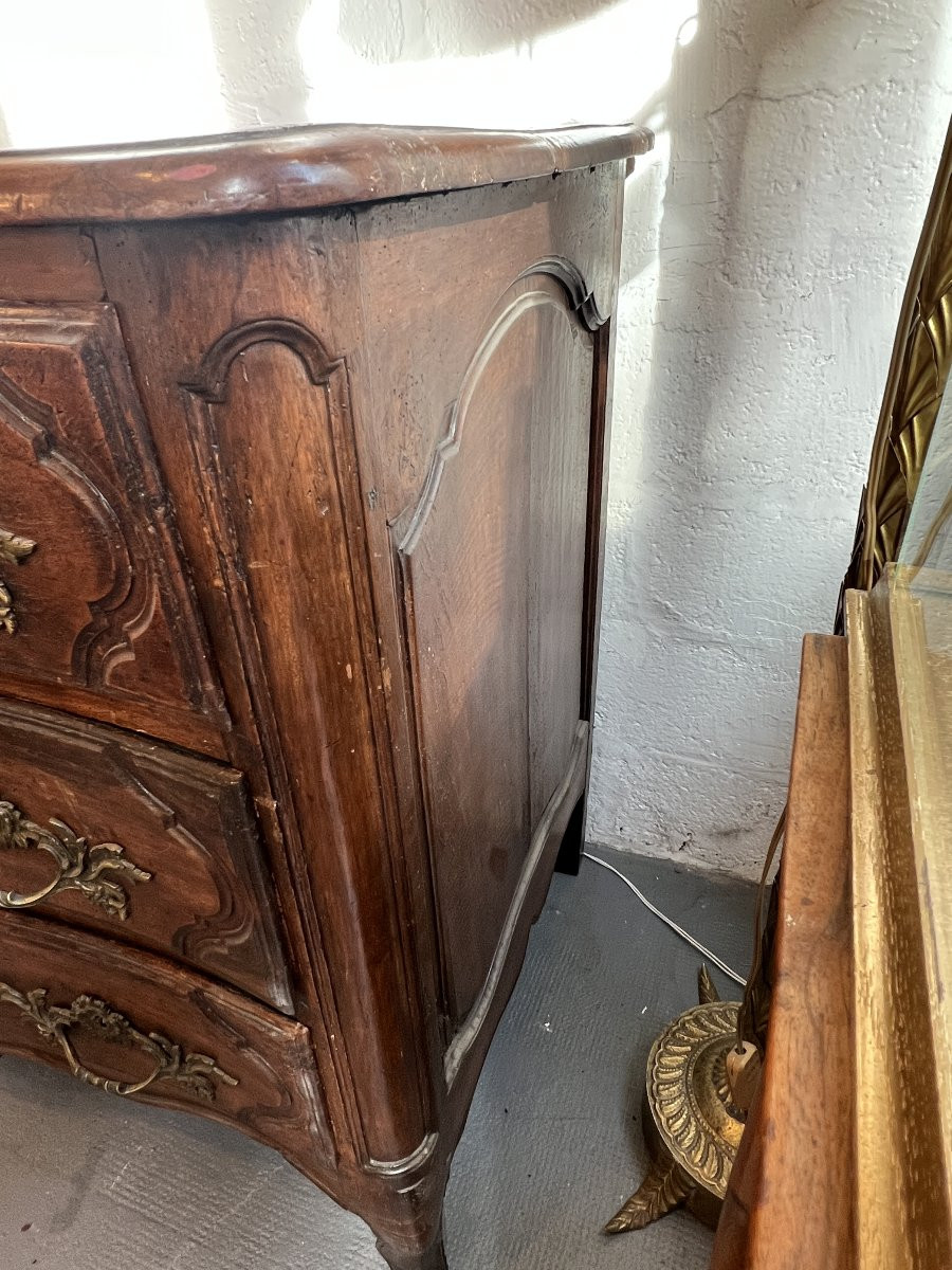 Importante commode Parisienne  en noyer datant du XVIIIe siècle, ouvrant par 5 tiroirs -photo-3