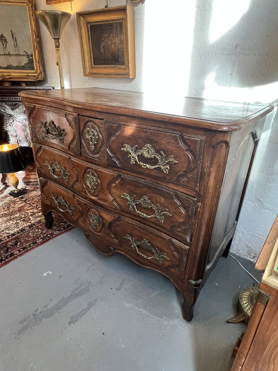Importante commode Parisienne  en noyer datant du XVIIIe siècle, ouvrant par 5 tiroirs -photo-4