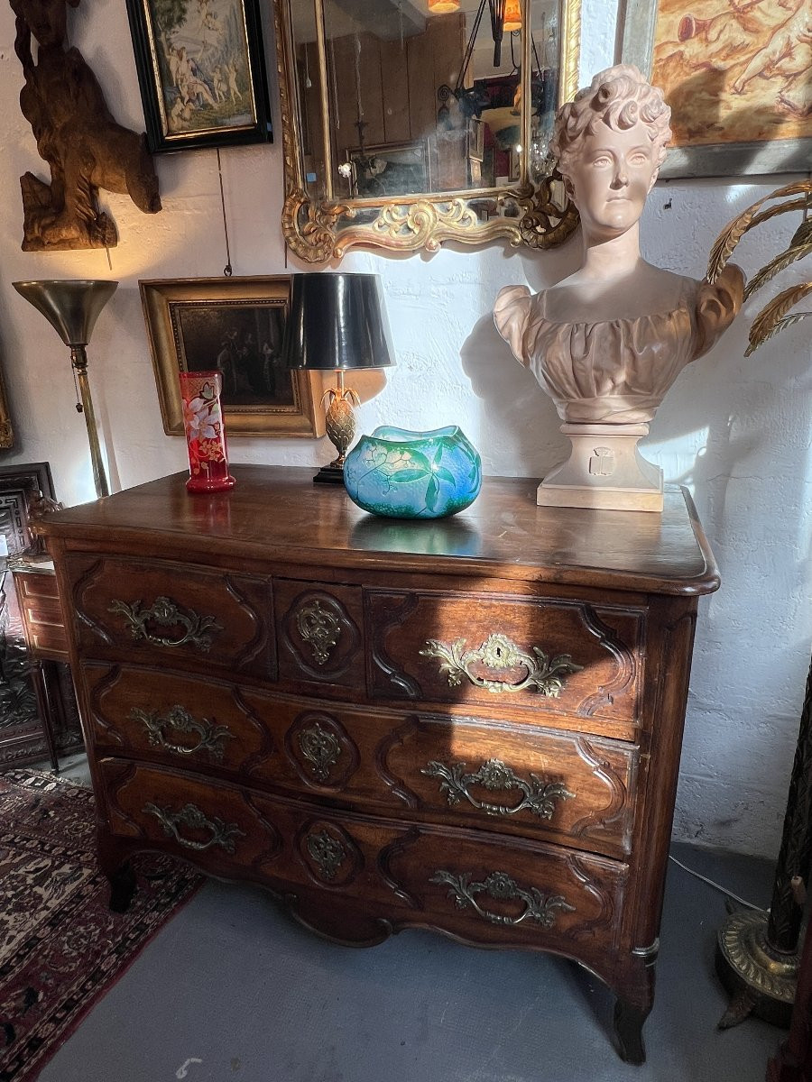 Importante commode Parisienne  en noyer datant du XVIIIe siècle, ouvrant par 5 tiroirs -photo-5