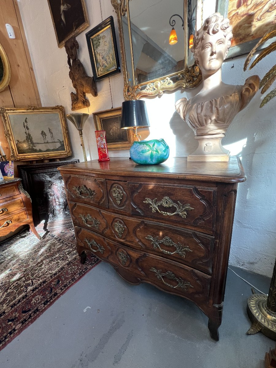 Importante commode Parisienne  en noyer datant du XVIIIe siècle, ouvrant par 5 tiroirs -photo-6