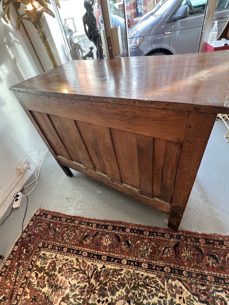 Importante commode Parisienne  en noyer datant du XVIIIe siècle, ouvrant par 5 tiroirs -photo-7