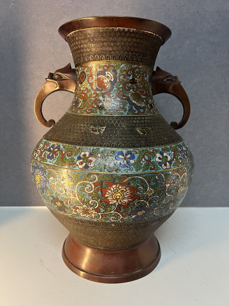 Grand vase XIXe en émaux cloisonné, Époque Meiji, hauteur 45.5 cm, anses zoomorphes