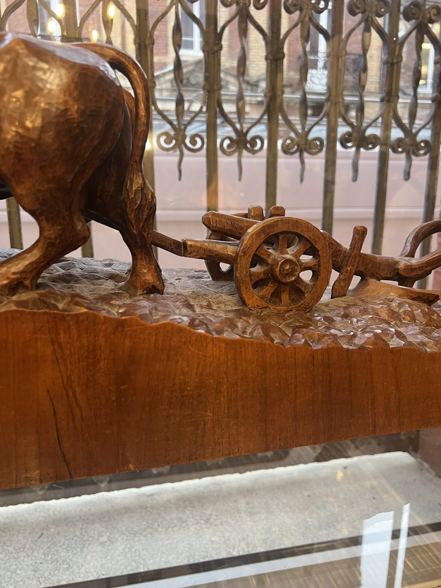 Sculpture en bois sculpté signée R. Géroudet, attelage de bœufs et paysan-photo-3