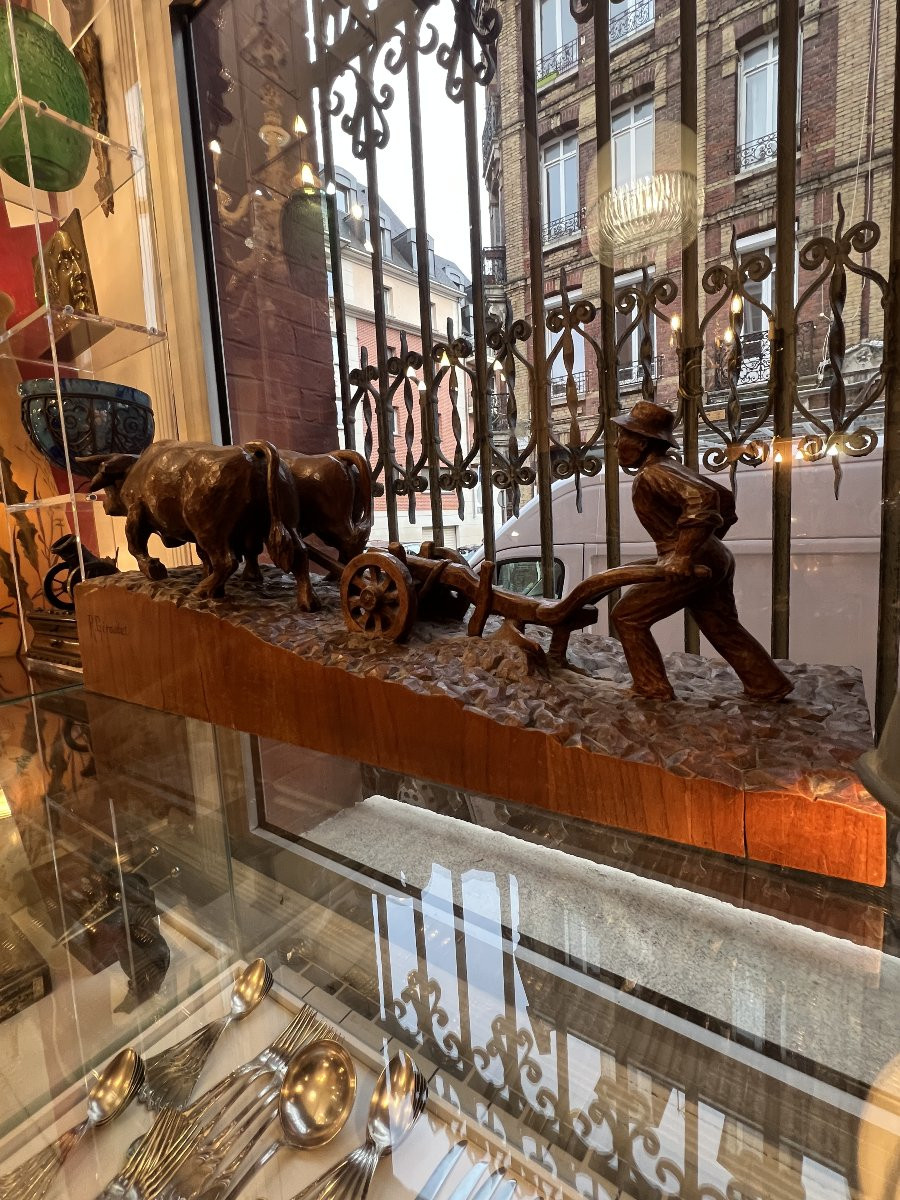 Sculpture en bois sculpté signée R. Géroudet, attelage de bœufs et paysan-photo-2