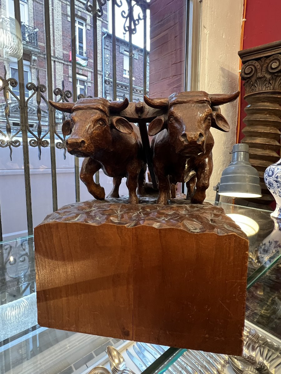 Sculpture en bois sculpté signée R. Géroudet, attelage de bœufs et paysan-photo-5