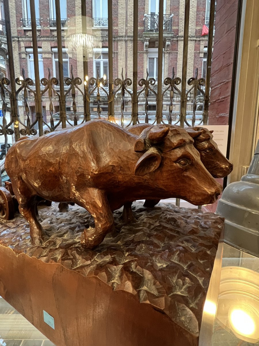 Sculpture en bois sculpté signée R. Géroudet, attelage de bœufs et paysan-photo-7